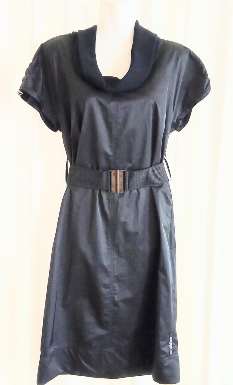 Aparte prachtige zwarte jurk merk Airfield . Maat 38