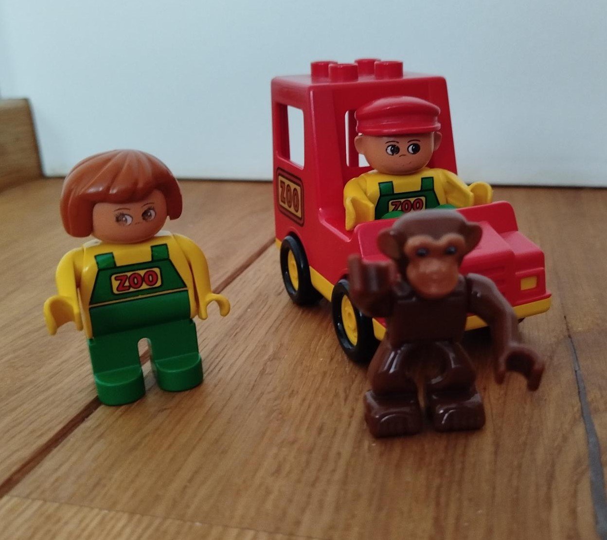 DUPLO ZOO AUTO MET 2 DIERENVERZORGERS EN AAP