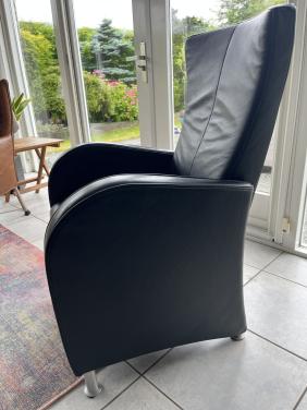Leren stoel met verstelbare rugleuning