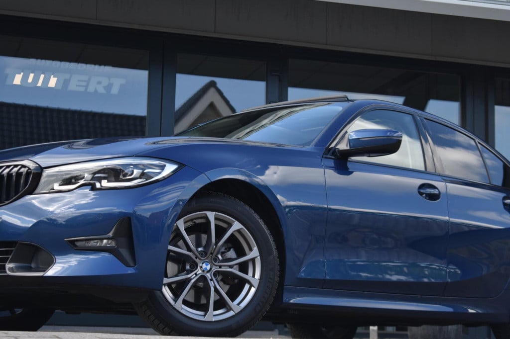 BMW 3-serie 320i high executive | harman kardon | schuif kanteldak | leder 