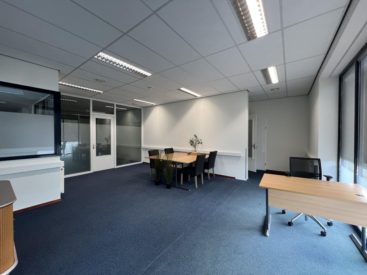 Te huur 90m2 nette kantoor/bedrijfsruimte Goes