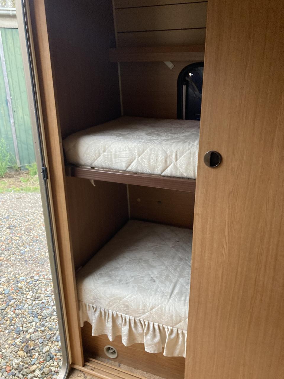 Caravan Dethleffs Nomad 5p met kenteken, sani en voortent
