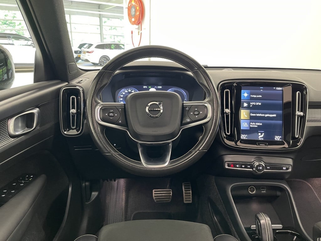 Volvo XC40 1.5 t5 recharge r-design | thunder grey | pano | trekhaak | 262p