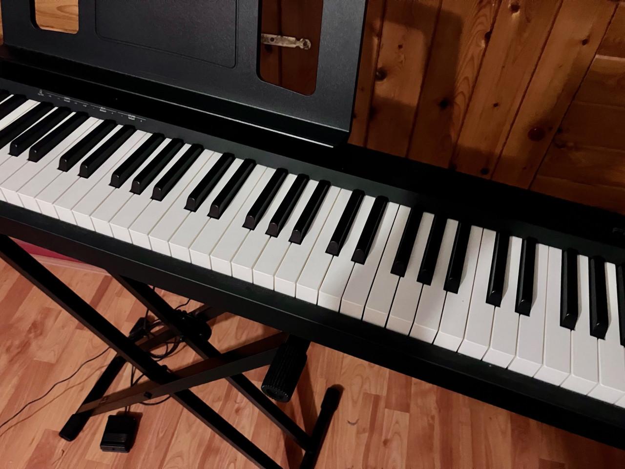 Roland FP-10  stage piano, zgan