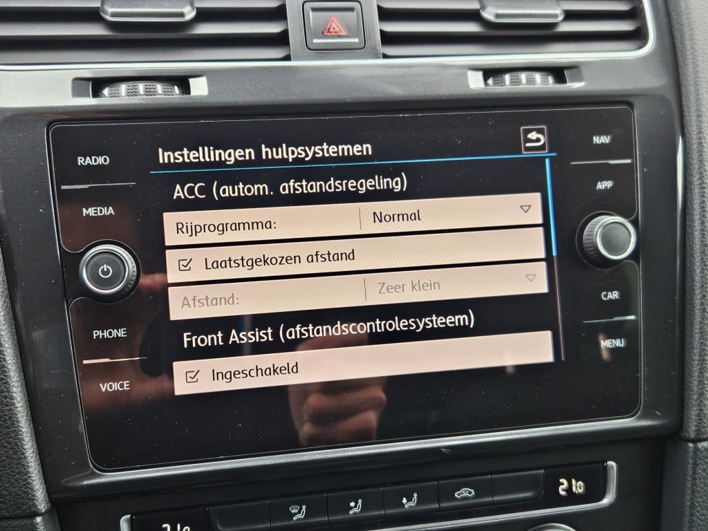 Volkswagen Golf 1.0 tsi comfortline | carplay | camera | trekhaak