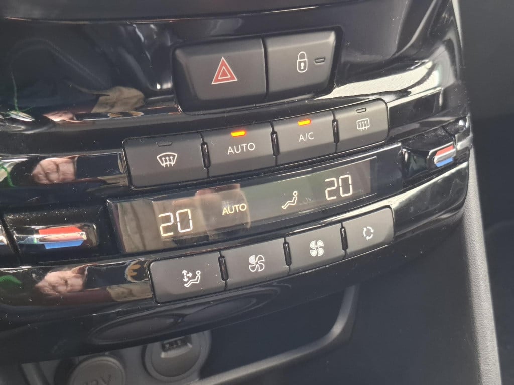 Peugeot 208 1.2 allure nav/clim/lmv/park