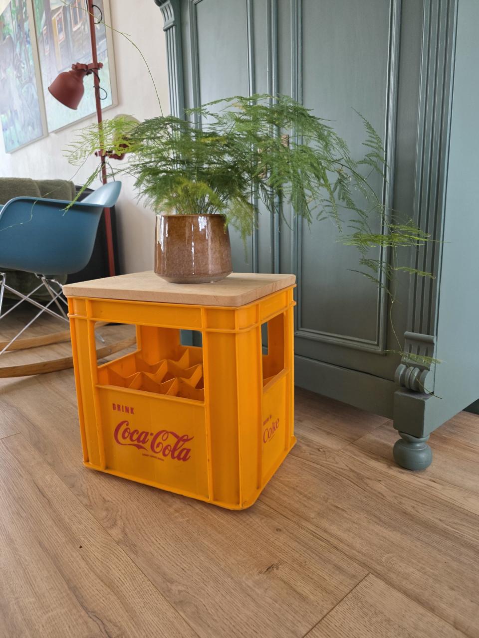 Bijzettafel retro cola krat