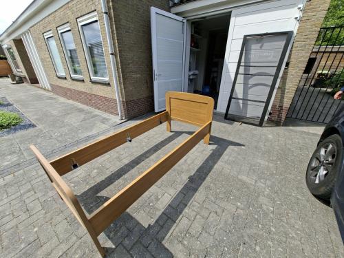 Ledikant voor senioren (verstelbaar)