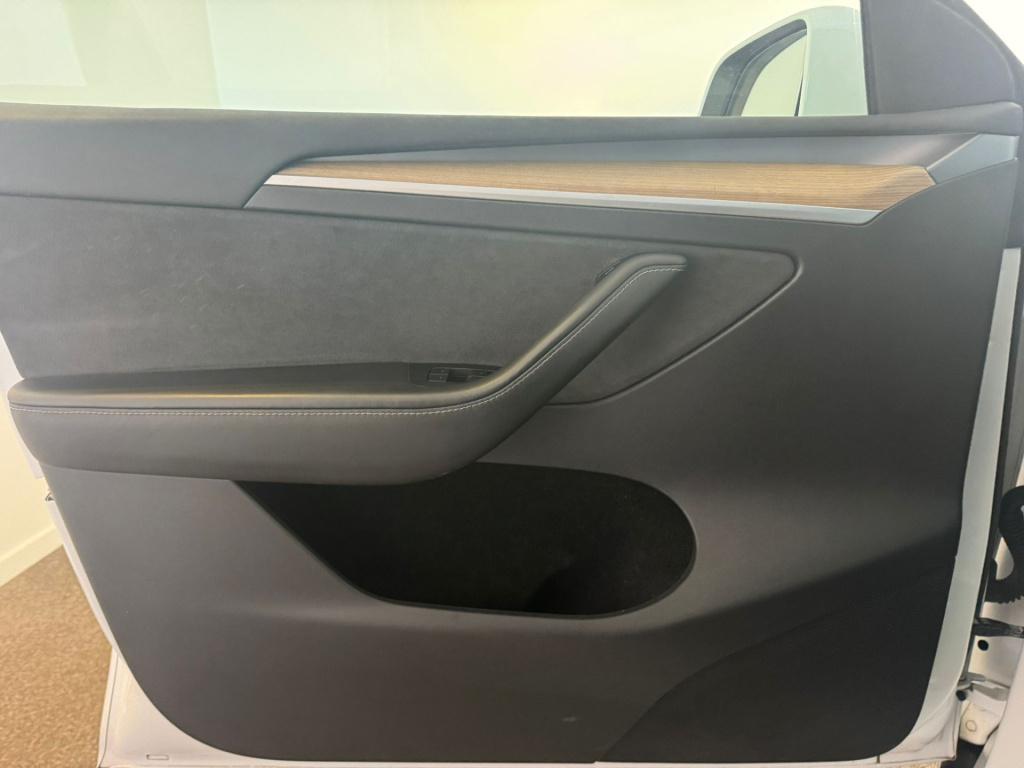 Tesla Model Y long range awd 75 kwh