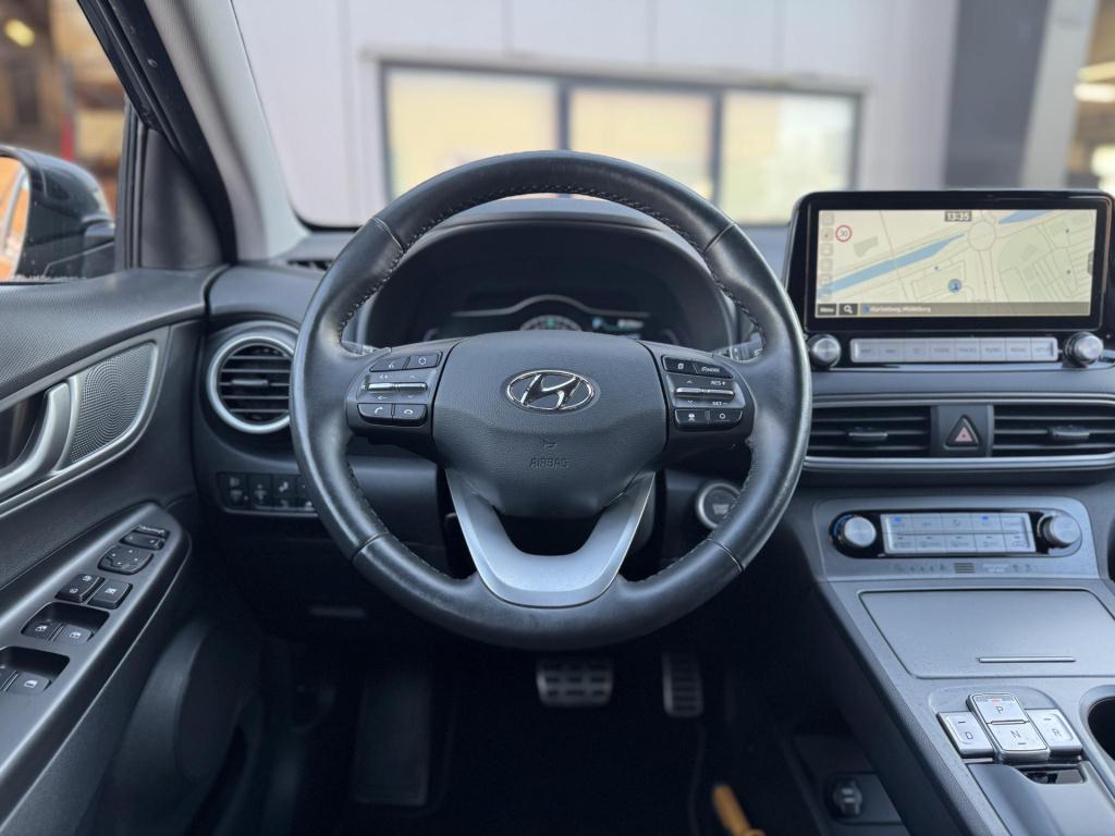 Hyundai Kona ev premium 64 kwh soh 97%, 3-fase lader nl-auto!