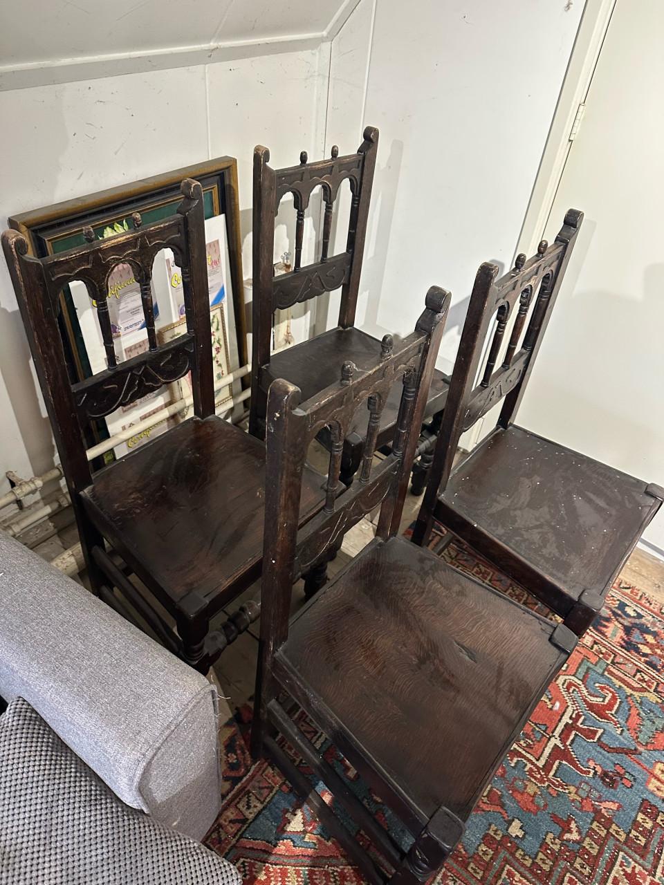 Set van vier prachtige antieke stoelen