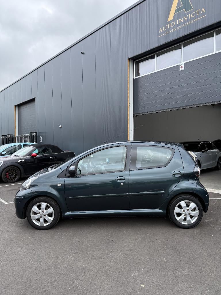 Toyota Aygo 1.0-12v aspiration green navigator