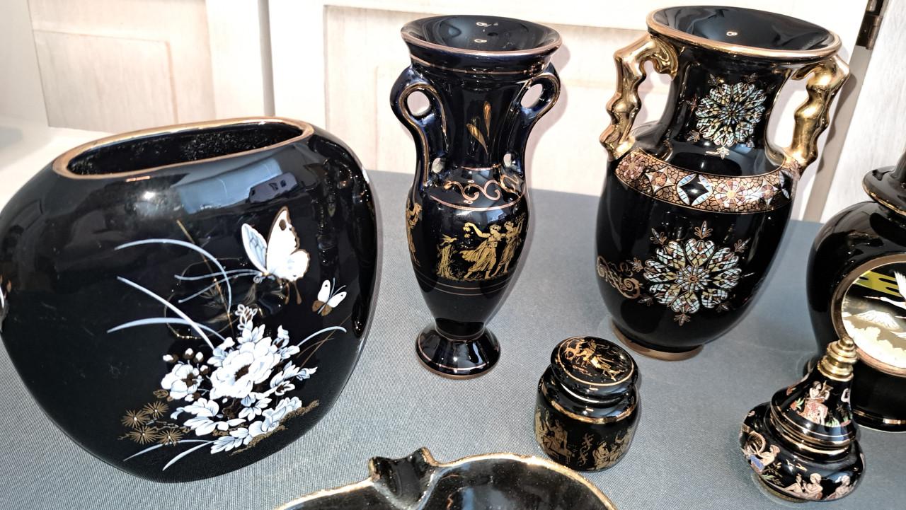 Mooie zwarte decoratieve vazen, asbak, e.d. art chokin, 24K goud