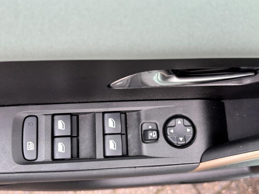 Lancia Y(psilon) 1.2 turbo hybrid 100pk edct6 lx camera| digital dash.|dode