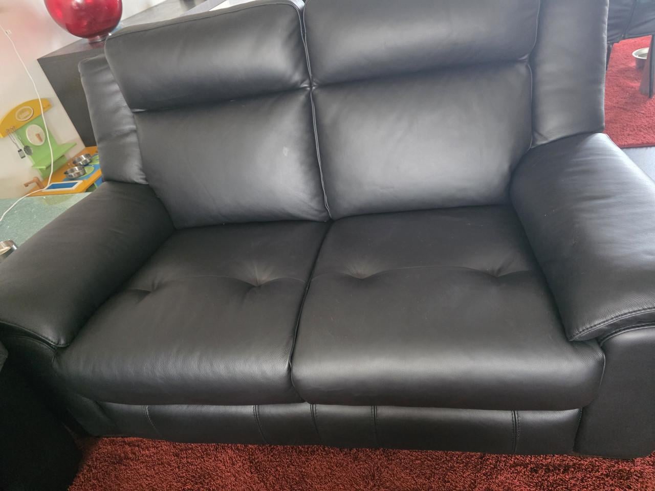 Gloednieuwe leren bank te koop