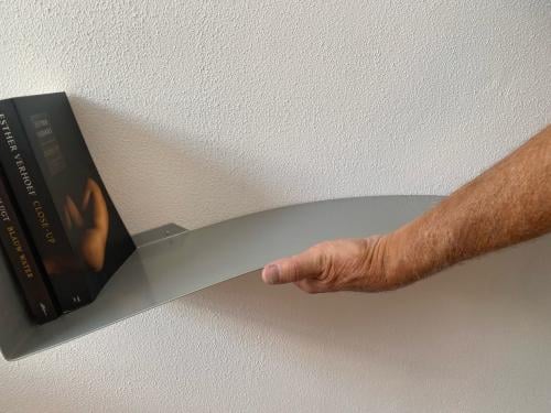Metalen boekenplank van Ikea