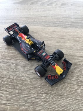 F 1 Race auto RedBull miniatuur RB 13; Max Verstappen