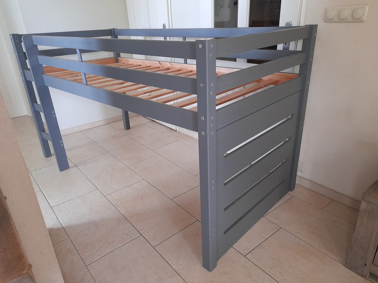 Hoogslaper 90 x 200 (in goede nette staat )