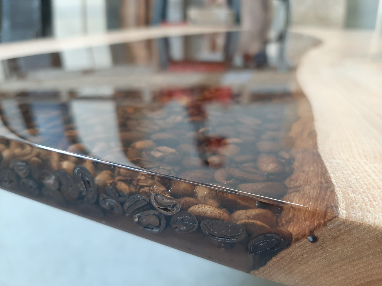 Epoxy koffiebonen tafel