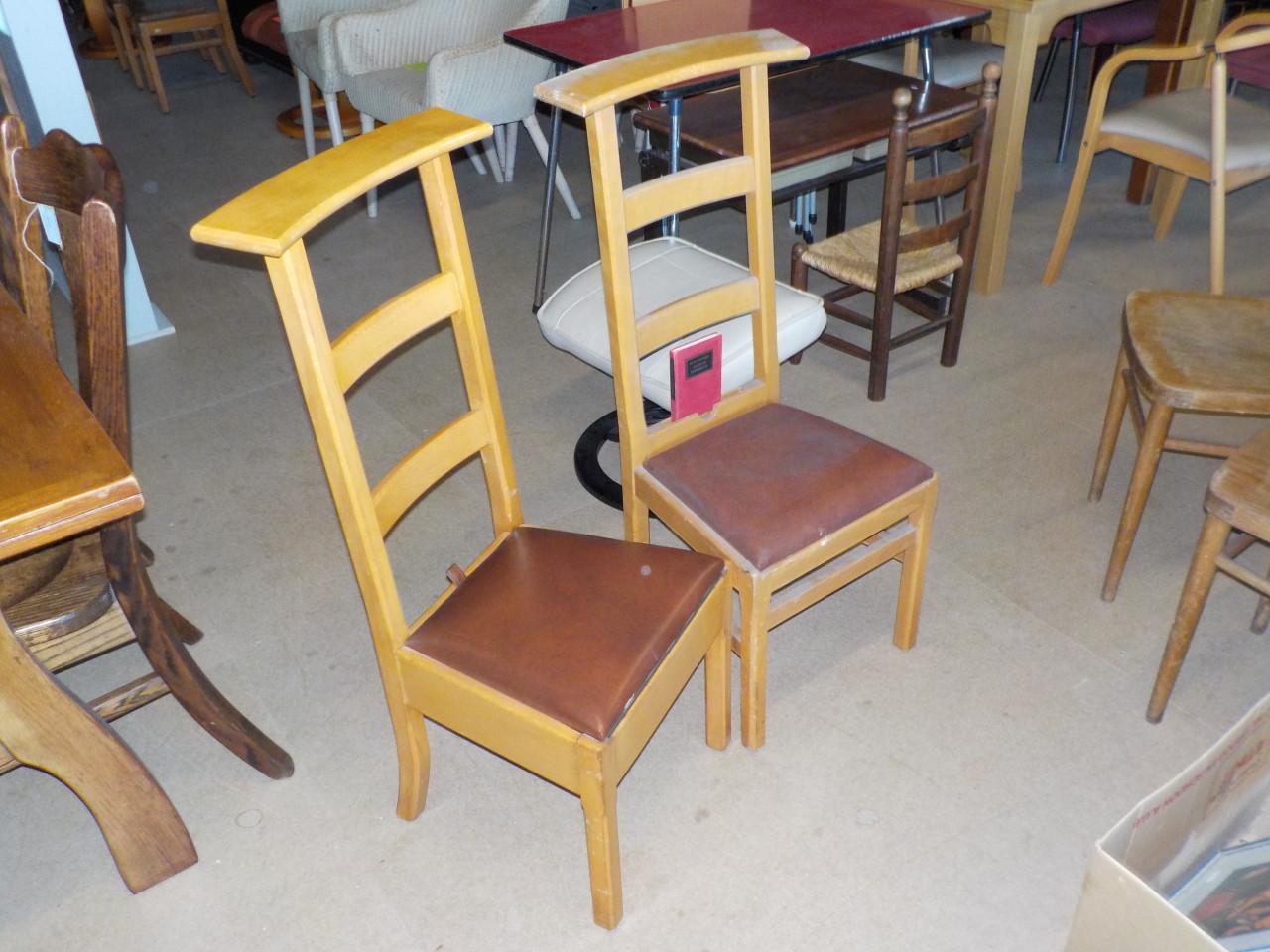 Bidstoelen in goede staat opruimprijs Per stuk 15 euro 2 voor25 3 voor 35