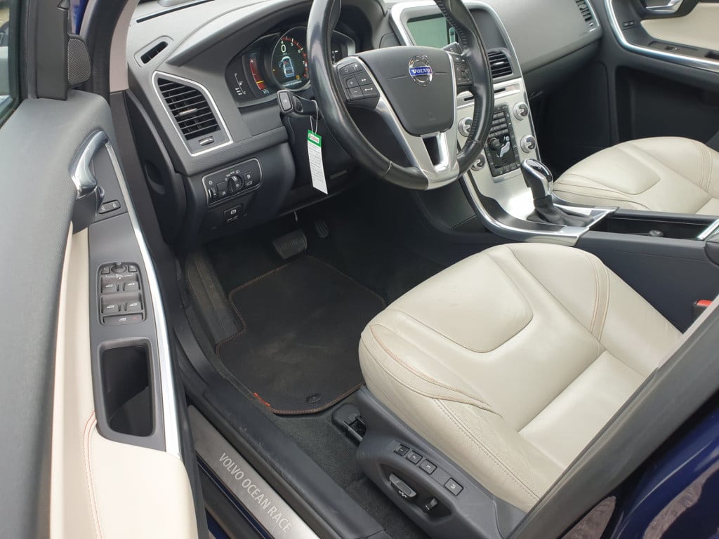 Volvo XC60 2.0 t5 fwd ocean race 245pk