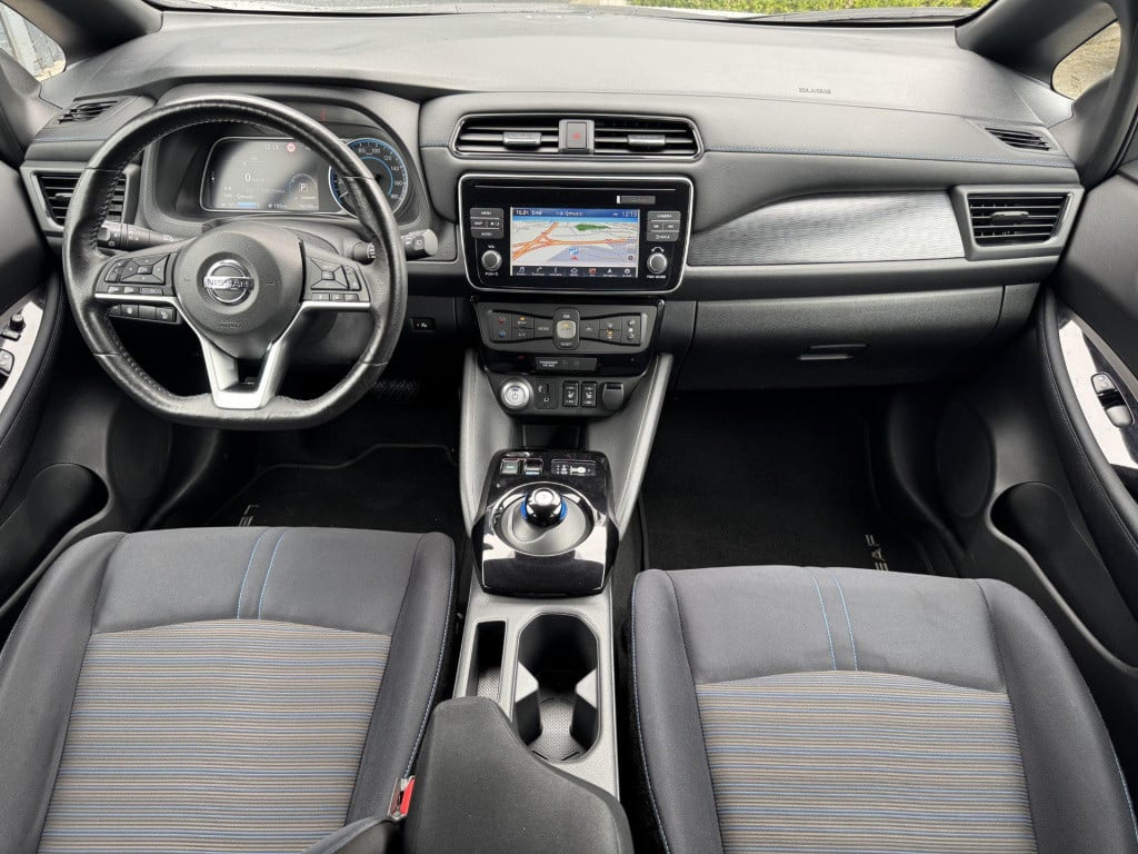 Nissan Leaf n-connecta 40 kwh | navigatie | 360° camera | stuur- + stoelver