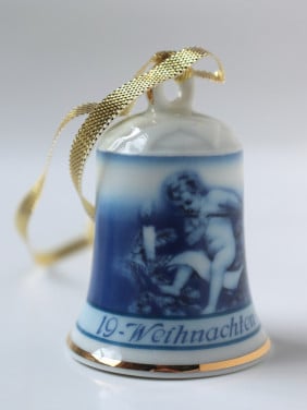 Porseleinen kerstklokjes