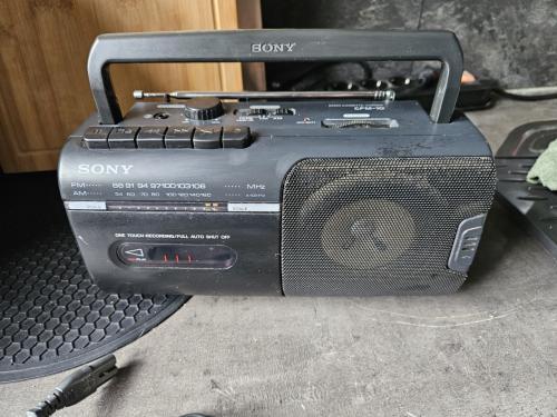 Mooie vintage Sony CFM-10 draagbar radio/cassette speler..