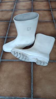 Witte rubberen kaplaarzen van Hevea. Maat 39/40. Hoogte laars 25 cm.