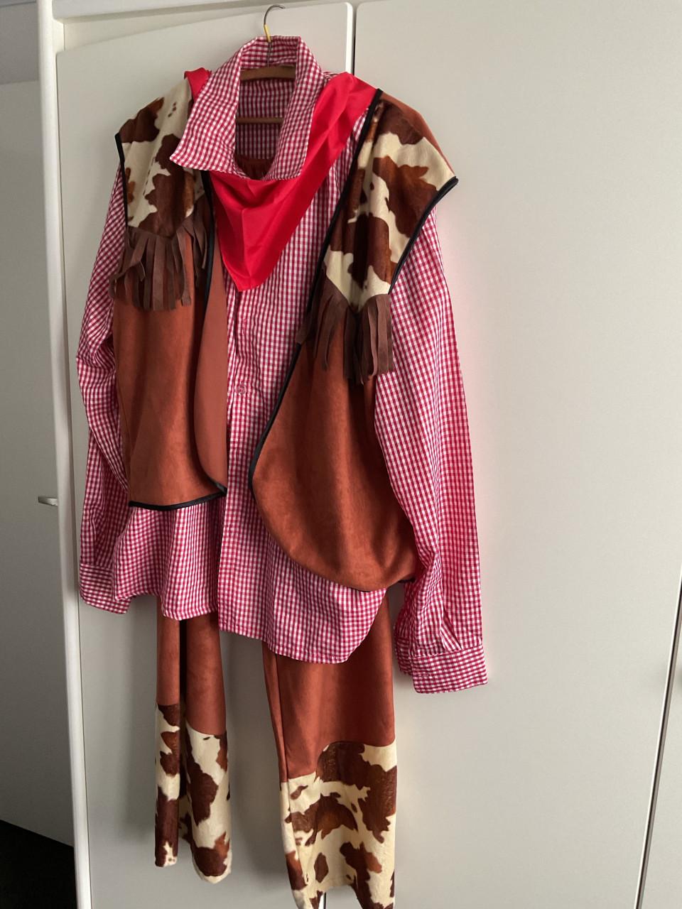 Cowboy pak.    carnaval.   maat XL