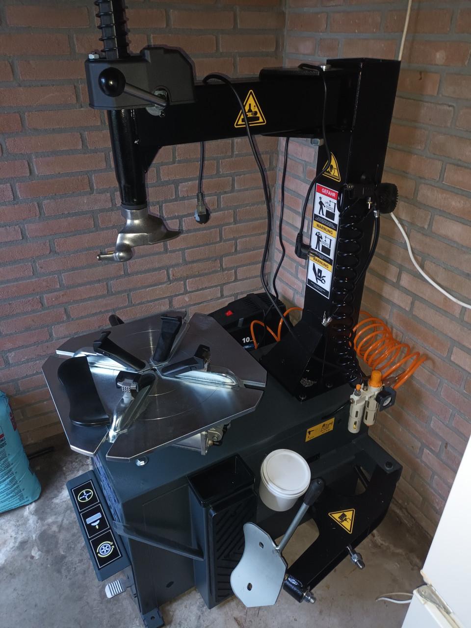 Nieuwe Autobanden en reparatie.