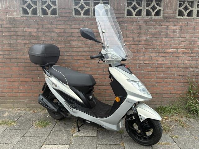 MOOIE KYMCO VP50 4 TAKT SNOR SCOOTER ! WEINIG KM ! BJ 2013