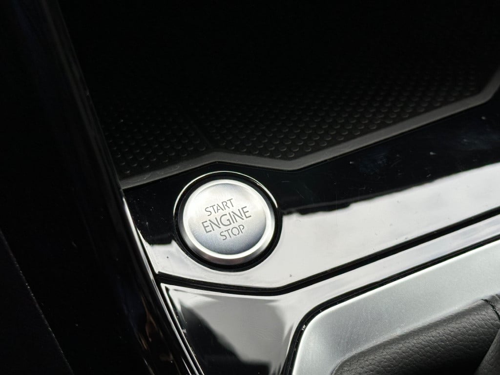 Volkswagen T-roc 1.5 tsi 150pk dsg r-line | camera | keyless | elek. achter