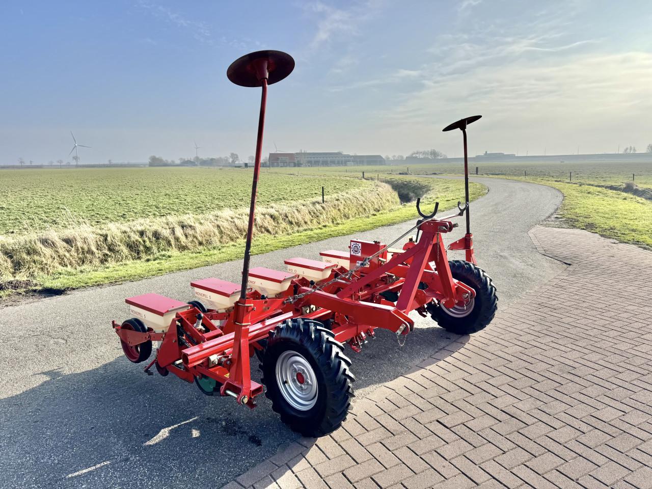 Keverneland 6 rijer bietenzaaier 6x50cm