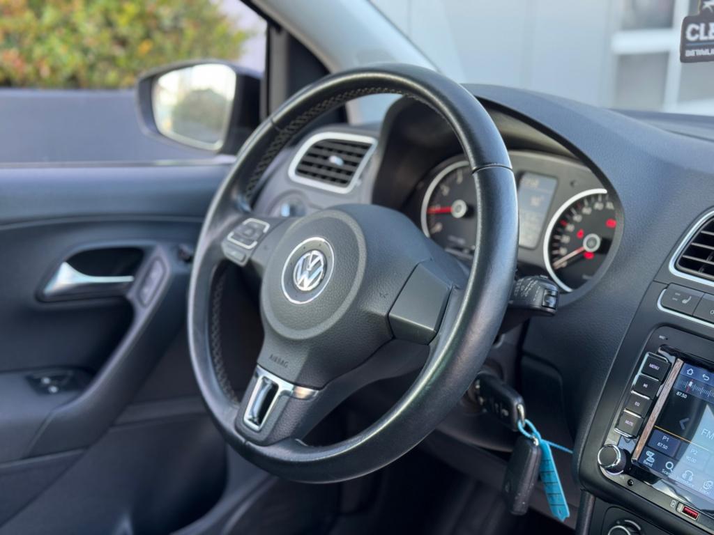 Volkswagen Polo 1.4-16v style * cruise control * panoramadak * carplay