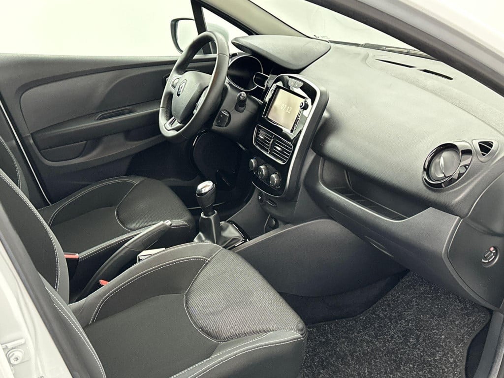 Renault Clio 0.9 tce zen | leuke eerste auto! | dealer onderhoud | navigati
