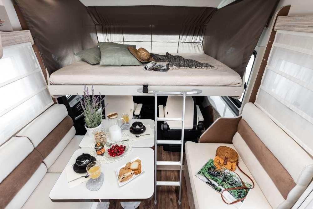 Elnagh Magnum 532 - Face-to-face - 180 pk - automaat