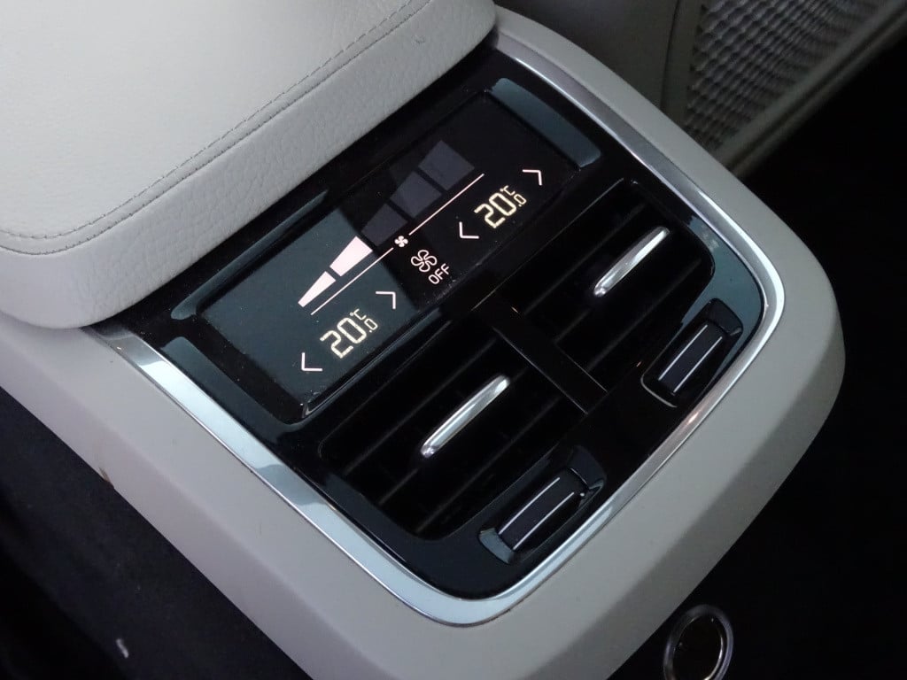 Volvo XC90 2.0 t8 twin engine awd momentum 7-pers | pano