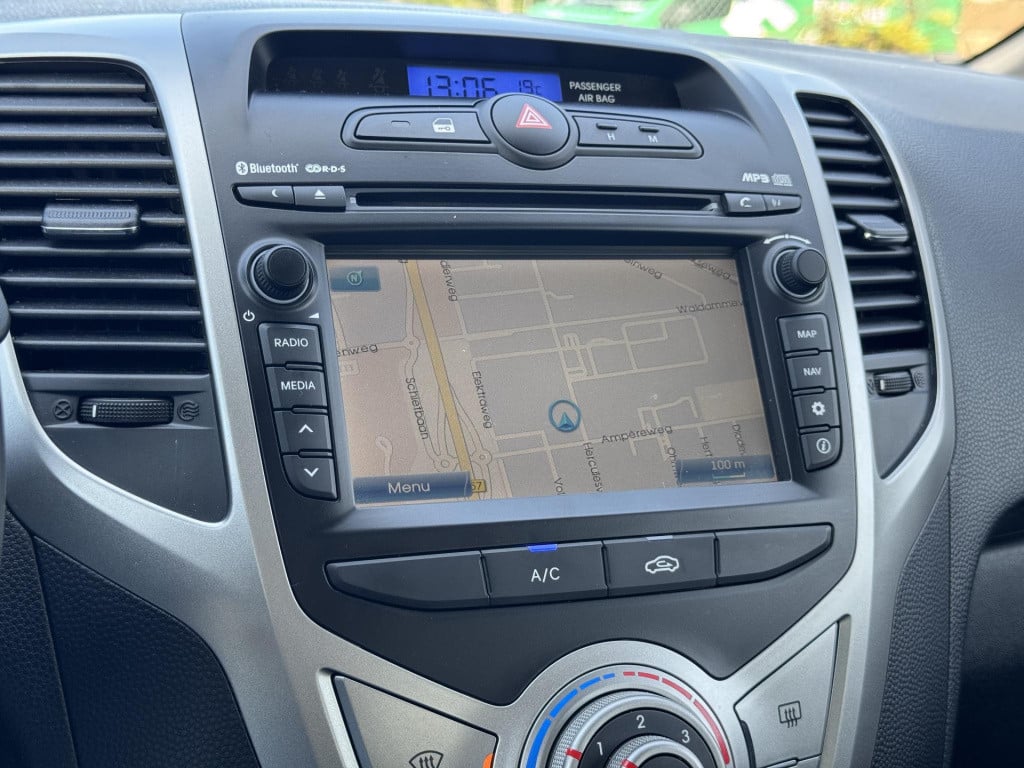 Hyundai Ix20 1.4i go! | trekhaak | navigatie | achterbank verstelbaar | air