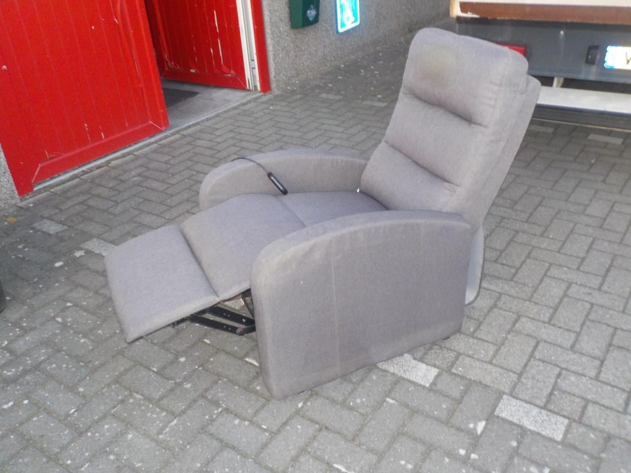 Stoffen elektrische sta-op relex fauteuil in goede staat