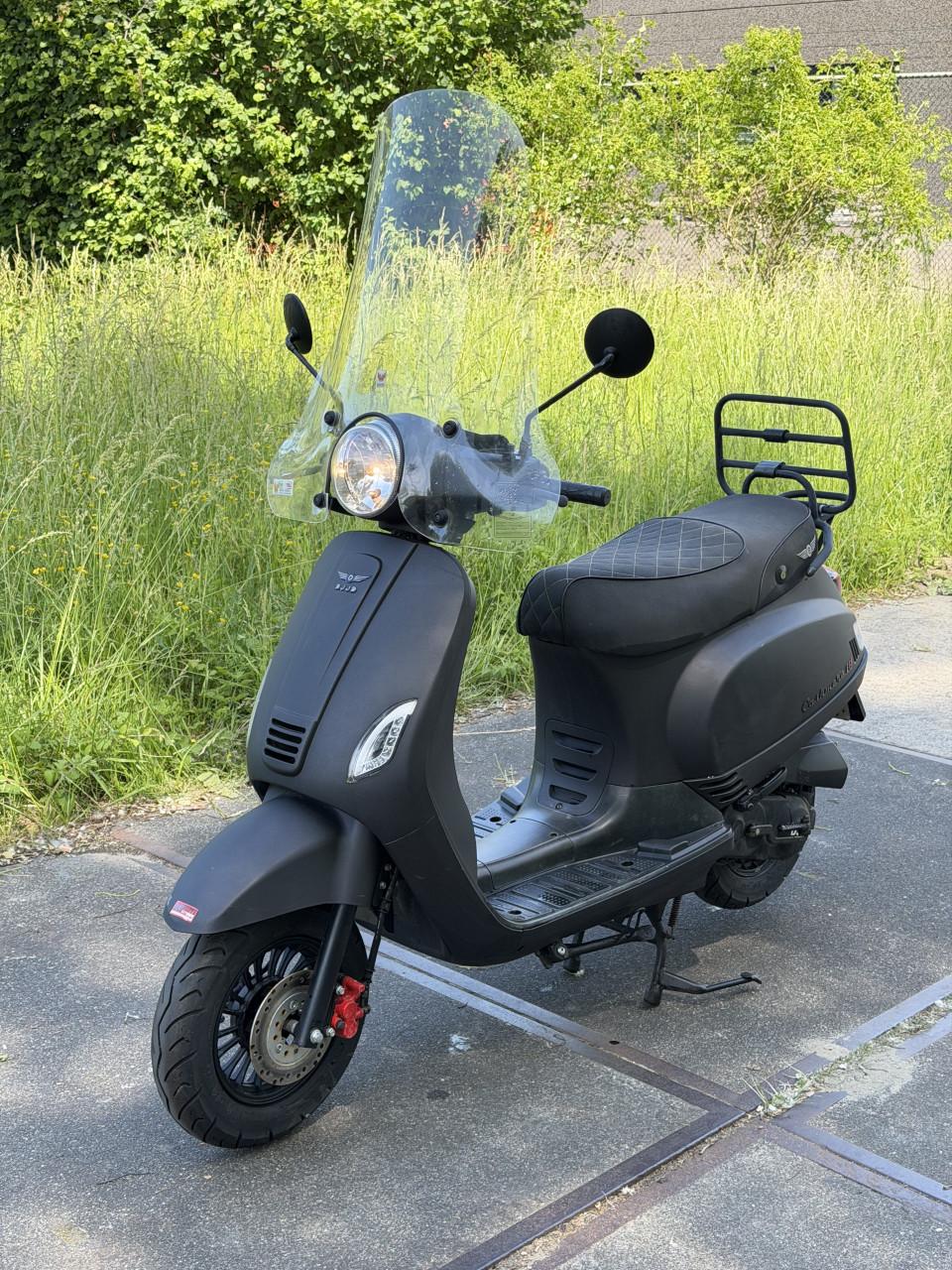DJJD Scooter 2020 4800km 1e Eigenaar LED injectie windscherm