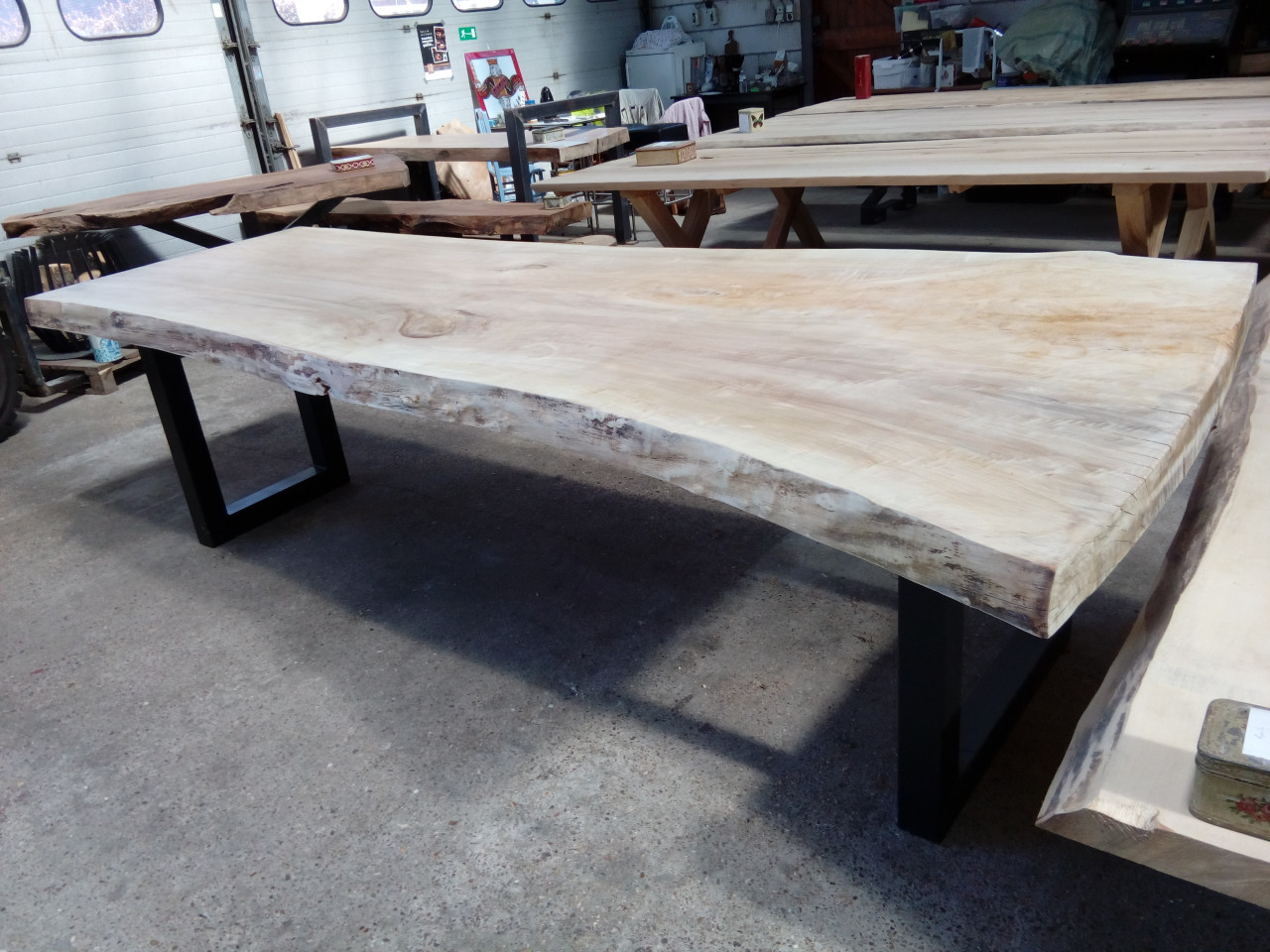 Boomstam tafels planken wandplanken decoratie bartafel salontafel