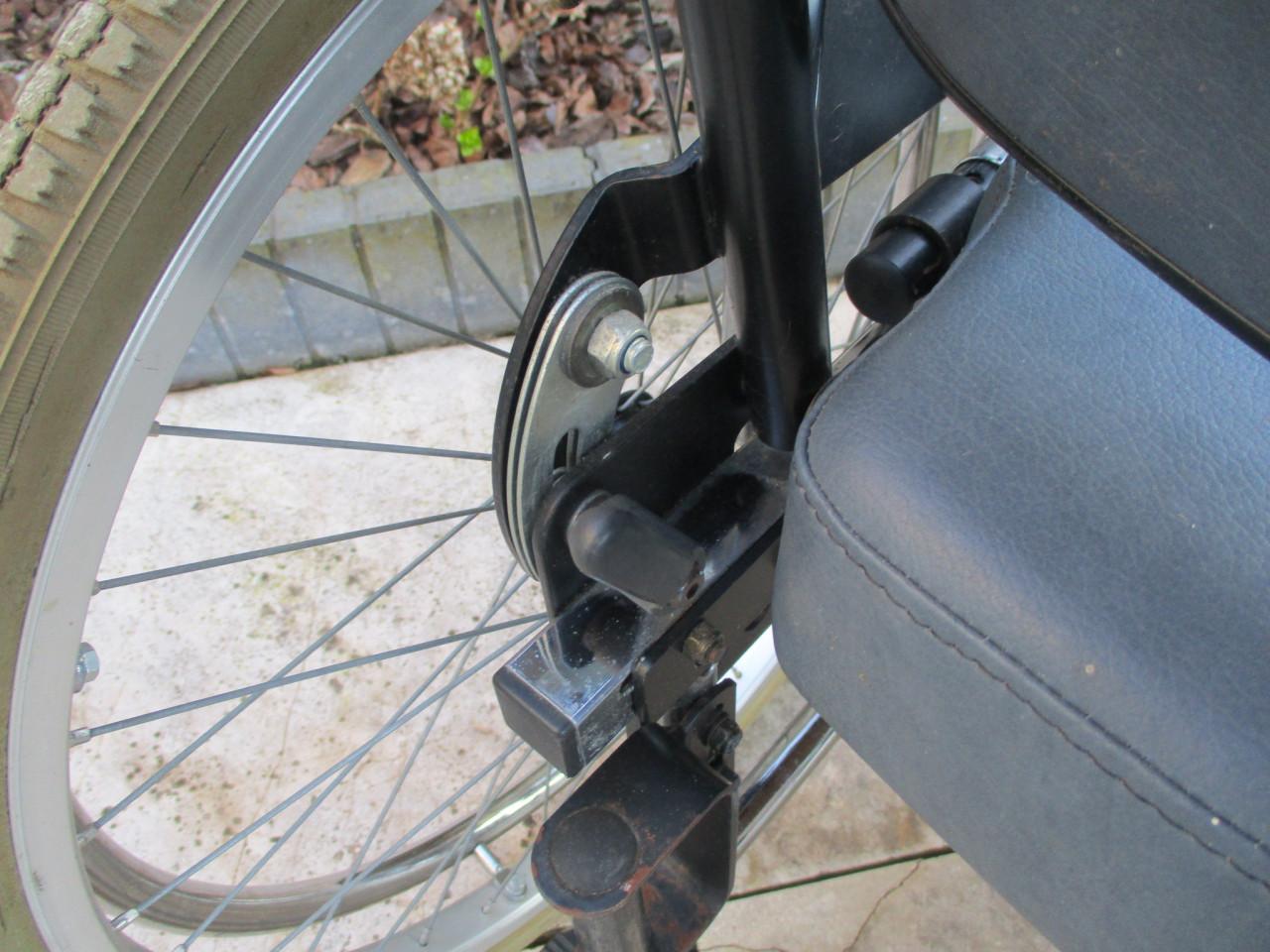 Zeer degelijke Ortopedia opvouwbare rolstoel met Comfort beensteunen