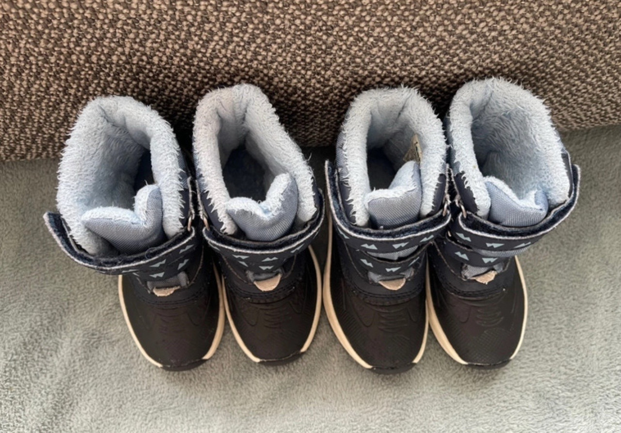Sneeuwlaarsjes / snowboots maat 22/23