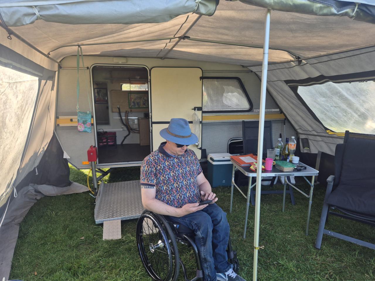 KIP KK400 aangepaste rolstoel caravan