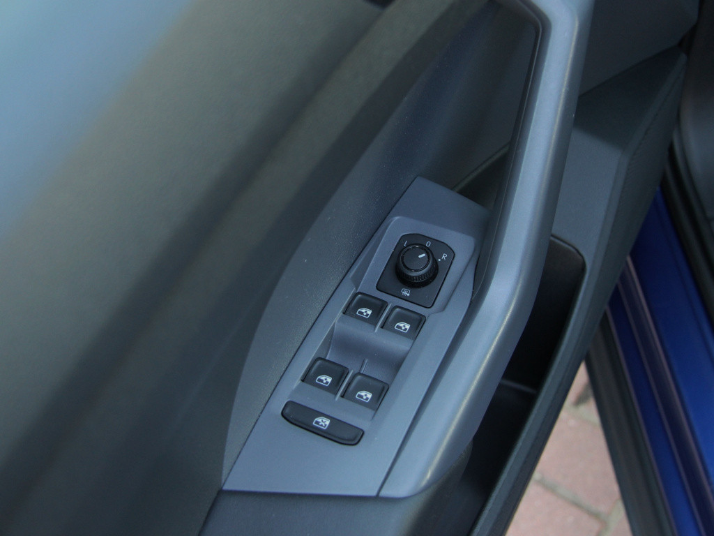 Volkswagen T-cross 1.0 tsi life | carplay | side assist| full led