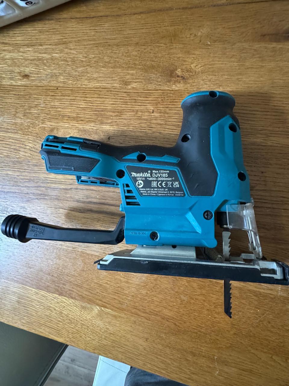 Makita 18v accu decoupeerzaag