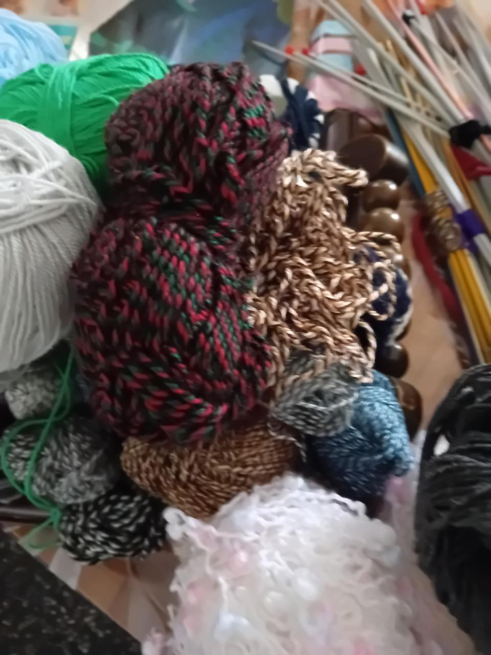 Veel wol,naalden,boekjes