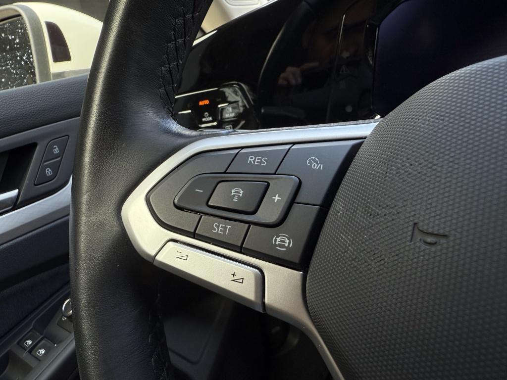 Volkswagen Golf 1.0 tsi life // led koplampen // trekhaak //