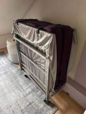 Logeerbed